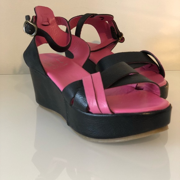 lili Mill Shoes - Brand New Lili Mill black and Pink Leather Sandal
